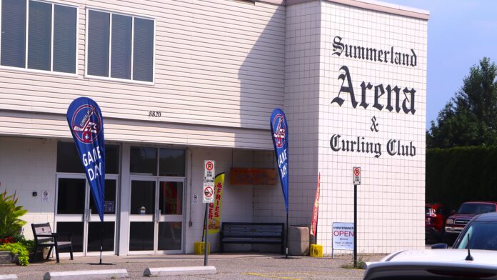 Photo of the Summerland arena by Kolten Bezooyen/Vista Radio Staff