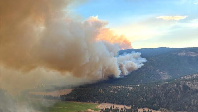Fish Lake Road area looking west afternoon of Aug. 10. | BC Wildfire Service Photo
